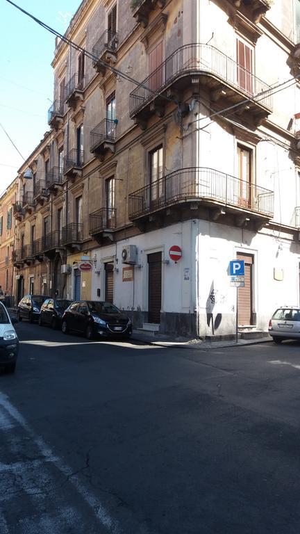 I Mici Di Emy Apartment Catania Bagian luar foto