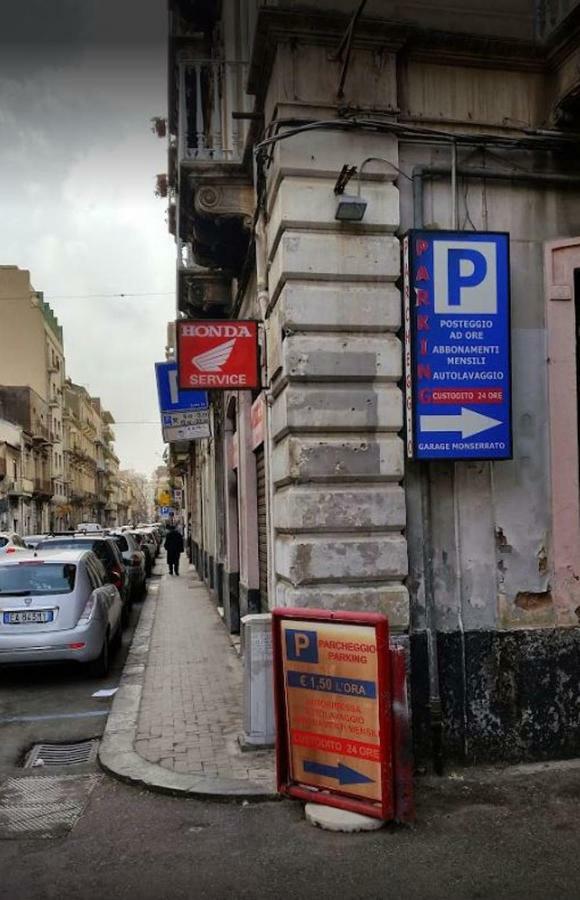I Mici Di Emy Apartment Catania Bagian luar foto